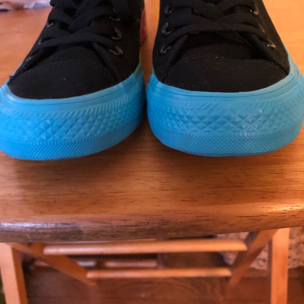 ✨ Rainbow Converse- Rare & Brand new!! ✨